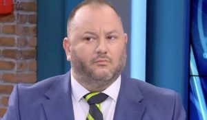 Έξαλλος ο Ανδρέας Θεοδωρόπουλος για την καταγγελία ότι έδειρε τον γιο του – Τα πρώτα λόγια και το βίντεο που έφερε τη σύλληψή του