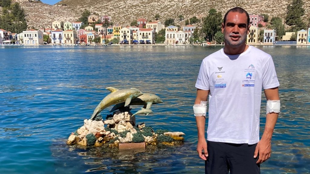 Κανείς δεν το είχε καταφέρει μέχρι σήμερα: Ο Σπύρος Χρυσικόπουλος κολύμπησε από την Ελλάδα στην Ιταλία