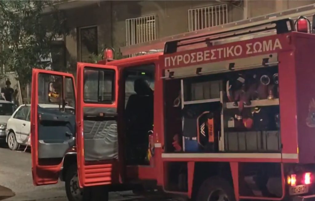 Φωτιά σε υπόγειο στο Παγκράτι μετά από έκρηξη – Εκκενώθηκε πολυκατοικία