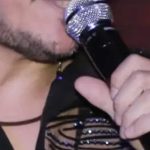 Έλληνας τραγουδιστής γύρισε σπίτι κι έπιασε την σύντροφό του με άλλον