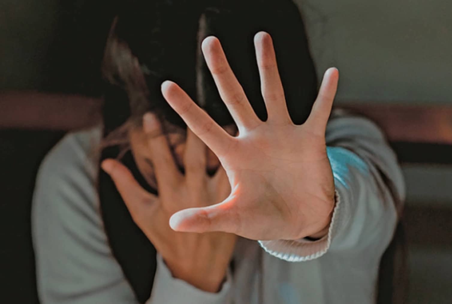 Φρίκη: Παντρεύτηκε 15χρονη βάσει της σαρία και τη βίαζε μαζί με άλλους 18 άνδρες
