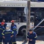 ΛΕΩΦΟΡΕΙΟ ΕΠΕΣΕ ΠΑΝΩ ΣΕ ΣΤΑΣΗ