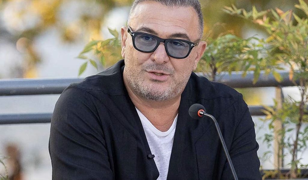 Αντώνης Ρέμος: «Ο Γιώργος Μαζωνάκης θα ήθελε να τραγουδήσουμε όλοι μαζί στη συναυλία μου γι’ αυτόν»