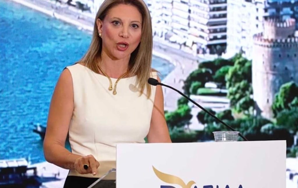 Μαρία Καρυστιανού: «Να μειωθούν στους 200 οι βουλευτές»