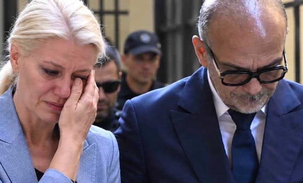 Πήραν προθεσμία για να απολογηθούν τη Δευτέρα οι δύο γιατροί του Μαζωνάκη: Επιστρέφουν πίσω στο κελί – Με πρησμένα μάτια από το κλάμα η Γάκα