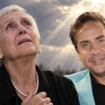 Τα πρώτα λόγια της χαροκαμένης μάνας μετά την προφυλάκιση των γιατρών: «Γιώργο μου, μωρό μου, αγάπη μου, τους βάλανε στη φυλακή» – Σε ποιανού την αγκαλιά λύγισε
