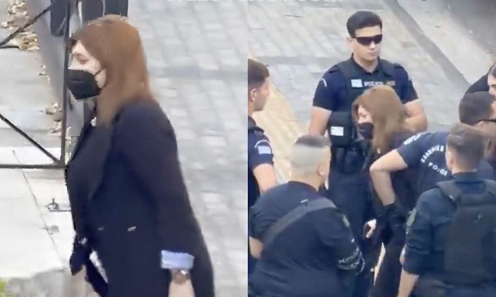«Διαλυμένη», κουτσαίνοντας με μπαστούνι και σε άσχημη κατάσταση σήμερα στο Εφετείο η Ρούλα Πισπιρίγκου
