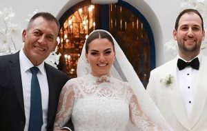 Παντρεύτηκε η κόρη του Γιάννη Βρούτση, Νίκη – Το εντυπωσιακό νυφικό