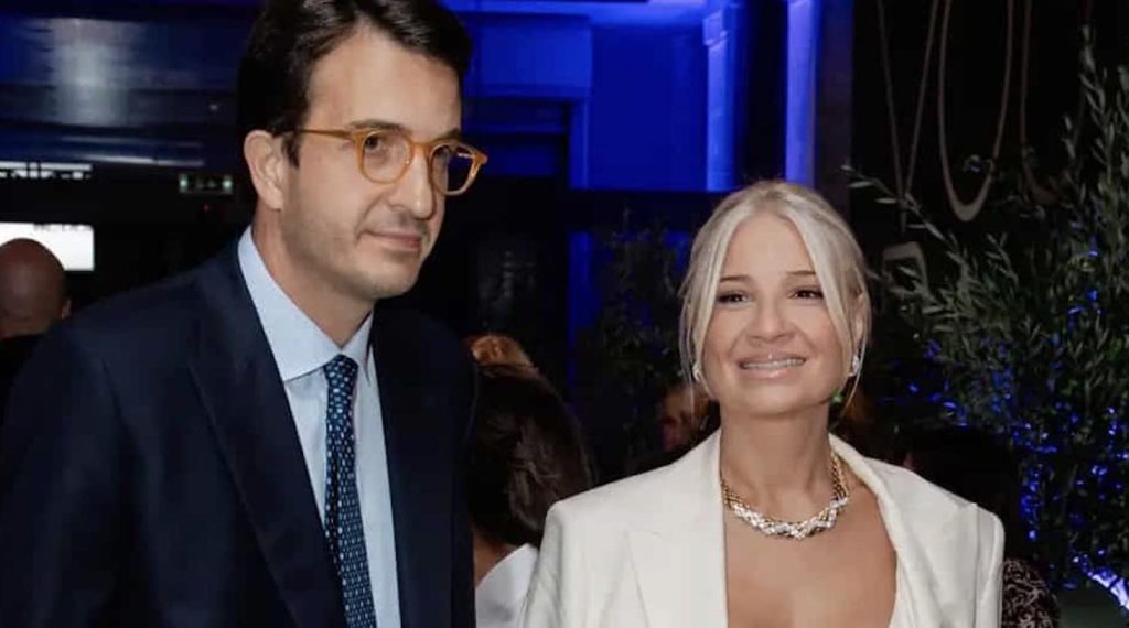 Φαίη Σκορδά: Που εμφανίστηκε με τον κούκλο σύζυγό της, Αλέξανδρο – Μας θάμπωσε με τα πανάκριβα κοσμήματά της και το υπέροχο ντεκολτέ της