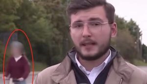 Πολωνία: Αυτοκίνητο παρέσυρε 14χρονη με ηλεκτρικό πατίνι την ώρα ζωντανού ρεπορτάζ για άλλο τροχαίο – Βίντεο-σοκ με τη στιγμή της παράσυρσης