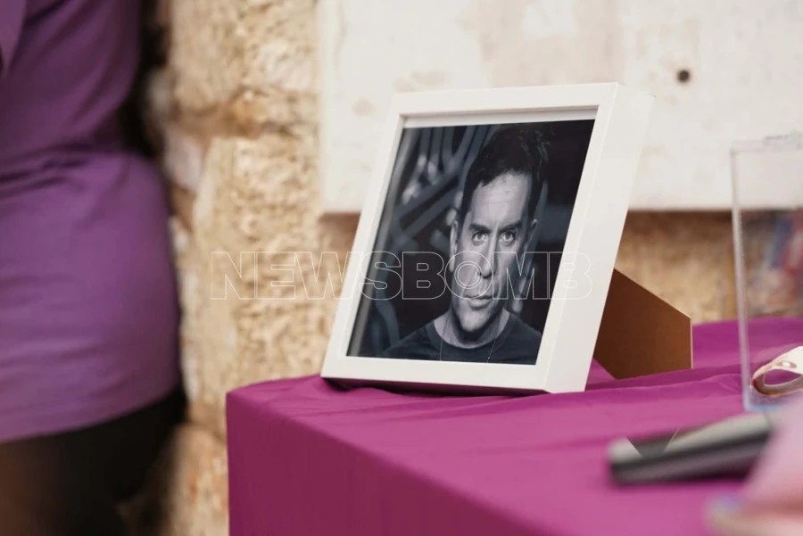 Συγκίνηση στη λαϊκή αγρυπνία για τον Γιώργο Μαζωνάκη: «Αφήνει πίσω του μουσική και ευγένεια»
