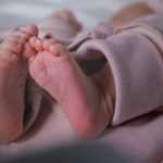 Φρiκη Δίχως όρια: Γονείς άφησαν το μωρό στην κούνια για μέρες και πέθανε – Δεν πίστευαν τα λόγια της μητέρας όταν το βρήκαν