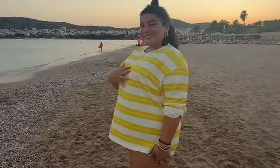 Δανάη Μπάρκα: Χορεύει στην παραλία με φουσκωμένη κοιλιά – Το βίντεο που έγινε viral – Η ατάκα για το φύλο του μωρού