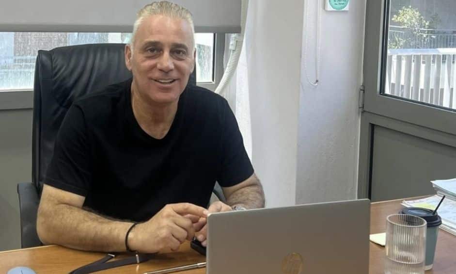 Στο νοσοκομείο ο αντιδήμαρχος Πειραιά Γιάννης Βοϊδονικόλας - Τραυματίστηκε από πυροβολισμό σε κατάστημα της περιοχής