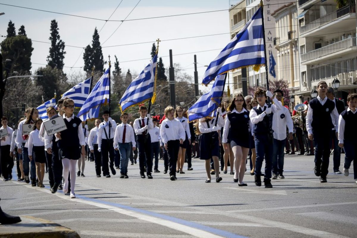 «Τέλος» η παρέλαση της 28ης Οκτωβρίου: Aκυρώνονται οι παρελάσεις λόγω κακοκαιρίας – Η λίστα με όλες τις περιοχές – Έρχονται πλημμύρες, καταιγίδες, χαλάζι