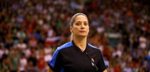 ΣΟΚ στο ελληνικό μπάσκετ: Με κουκούλα στη ΓΑΔΑ η Βάσω Τσαρούχα – Τι συνέβη μόλις έφτασε μετά τη σύλληψή της