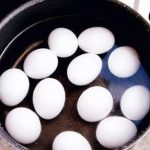 Γιατί δεν πρέπει ποτέ να βάζετε ζεστά σφιχτοβρασμένα αυγά απευθείας σε κρύο νερό: Η εξήγηση των σεφ