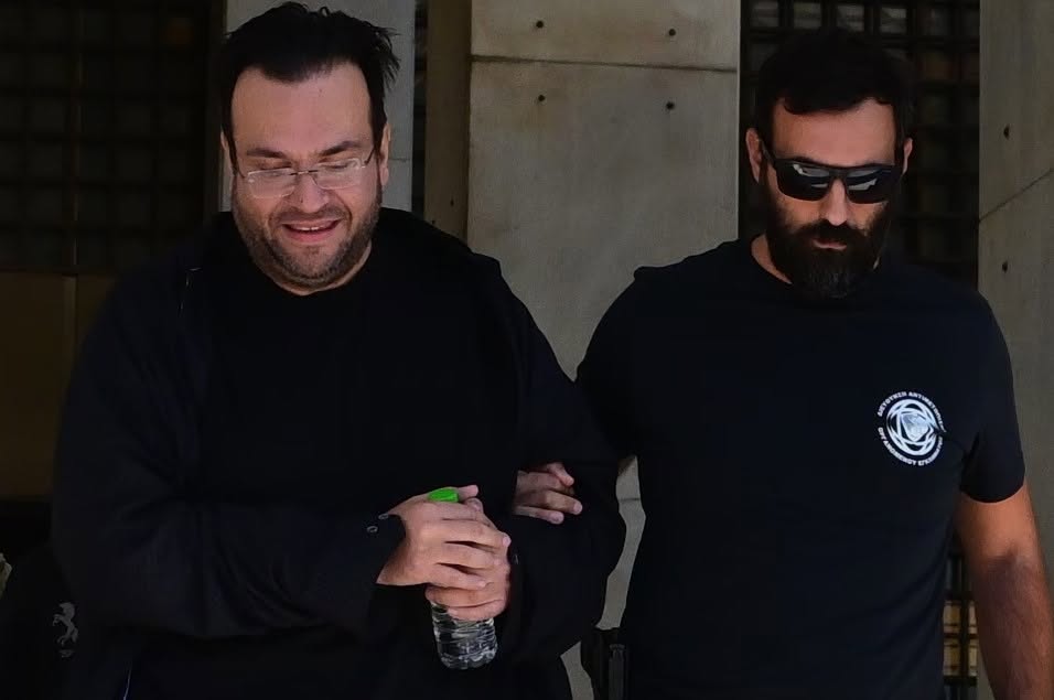 ΕΚΤΑΚΤΟ ΤΩΡΑ - Μεταφέρεται εσπευσμένα στο νοσοκομείο ο Καμπούρης μετά την σύλληψη - Έπαθε..
