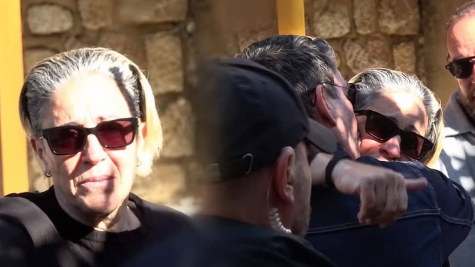 Μνημόσυνο Μαζωνάκη: Σπάραξε η Μαρία Μαζωνάκη έξω από την εκκλησία-Σε ποιανού την αγκαλιά έπεσε ζητώντας παρηγοριά;