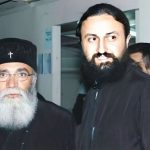 Απίστευτη μεταμόρφωση: Πέταξε τα ράσα, ξυρίστηκε και άλλαξε λούκ! Δείτε πώς είναι σήμερα ο π. Παντελεήμων