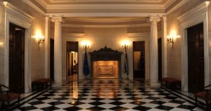 Πολιτικός σεισμός: Από το Μαξίμου στη φυλακή