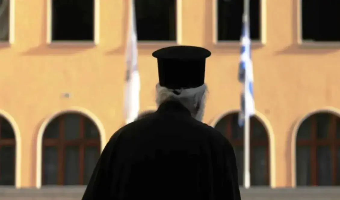 «Φρένο» στα social media για ιερείς και μοναχούς – Τι προβληματίζει την Ιερά Σύνοδο και ποια μέτρα εξετάζονται