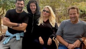 Ελένη Μενεγάκη: Οι φωτογραφίες με τους άνδρες της ζωής της – Που βρέθηκαν όλοι μαζί