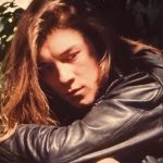 Όλοι ψάχνουν να βρουν ποιος είναι – Πασίγνωστος Έλληνας ηθοποιός 35 χρόνια πριν