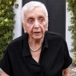 Ποτάμι τα δάκρυα! Κατέρρευσε η μάνα του Μαζωνάκη στο σπίτι του στη Βούλα – Τι αντίκρισε μαζί με τον ανακριτή και «λύγισε»