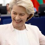 Οι παχυλοί μισθοί της γραφειοκρατίας των Βρυξελλών: 8 αυξήσεις σε 4 χρόνια για τη Φον ντερ Λάιεν – Δεν φαντάζεστε πόσα παίρνει τον μήνα