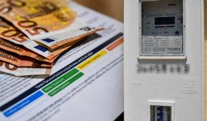 Λογαριασμοί ρεύματος: Aυτό το χρώμα τιμολογίου επιλέγουν όλοι για ασφάλεια από τις αυξήσεις στην τιμή του ρεύματος