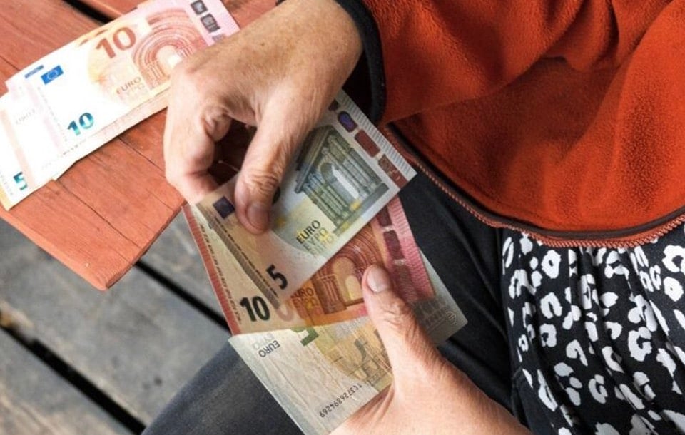 Επίδομα 400 ευρώ στους άνω των… 66 ετών