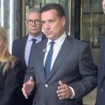 Χαμός με τον Άδωνι στα Χανιά – «Και Α και ΟΥ και ΟΥ, να ο τηλεγκουρού»